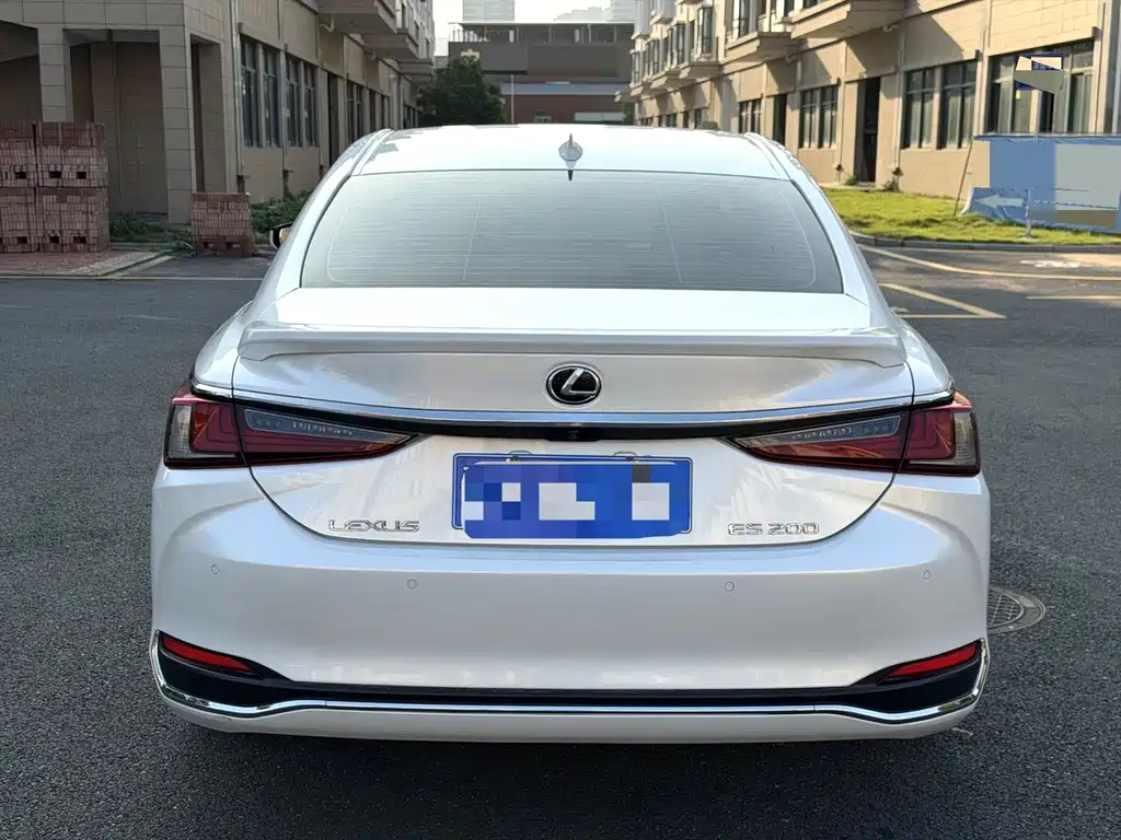 Lexus ES 2019 — фото 9