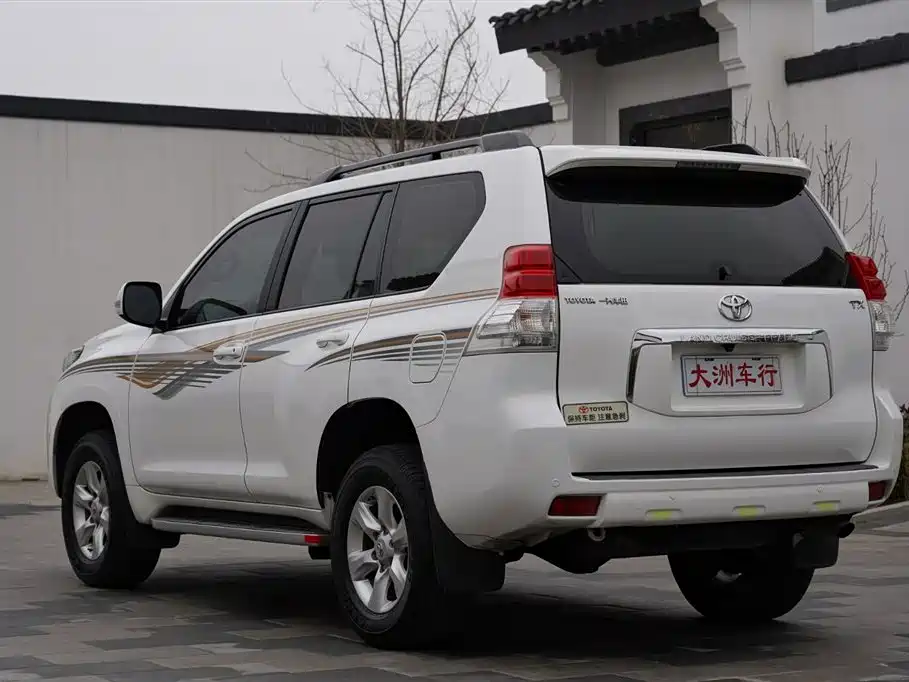 Toyota Prado 2013 — фото 7