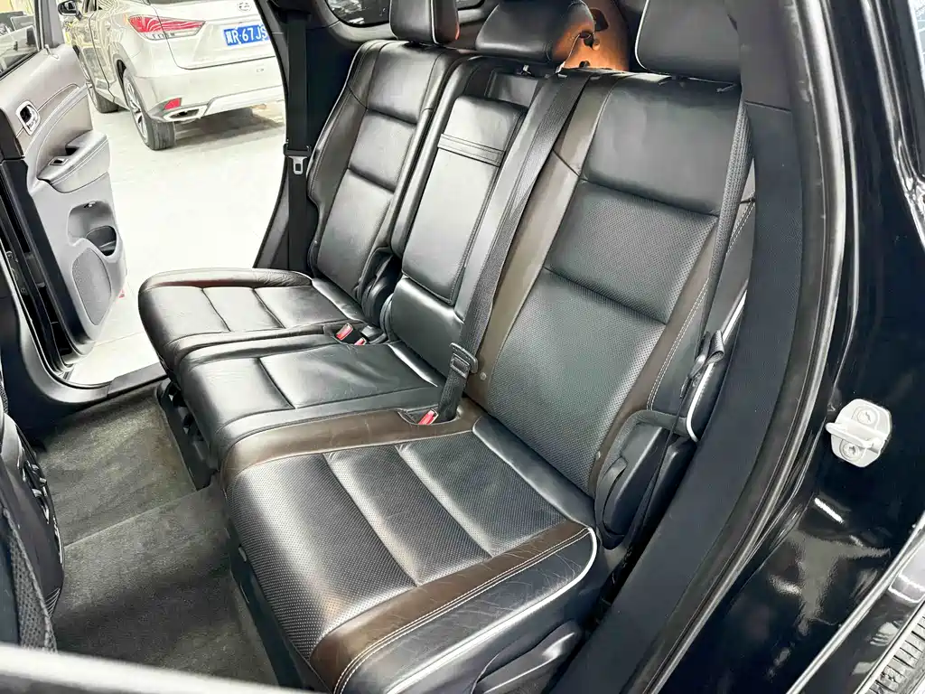 Jeep Grand Cherokee 2018 — фото 13