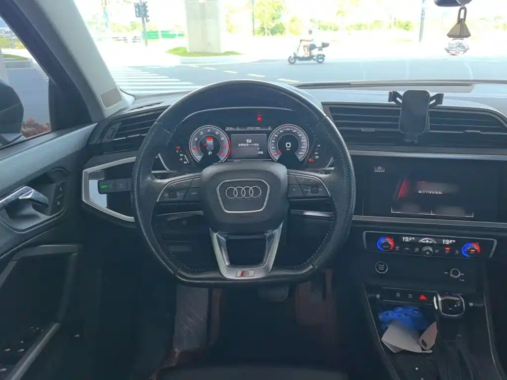Audi Q3 Sportback 2022 — фото 11