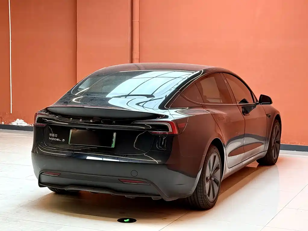 Tesla Model 3 2025 — фото 13
