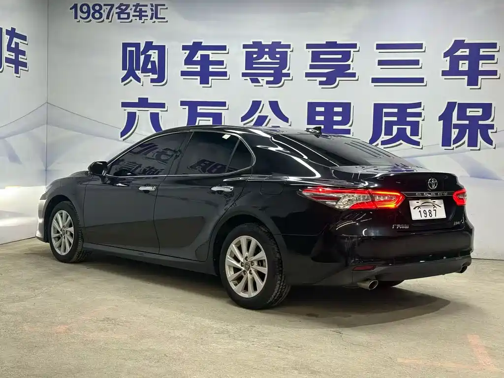 Toyota Camry 2022 — фото 4
