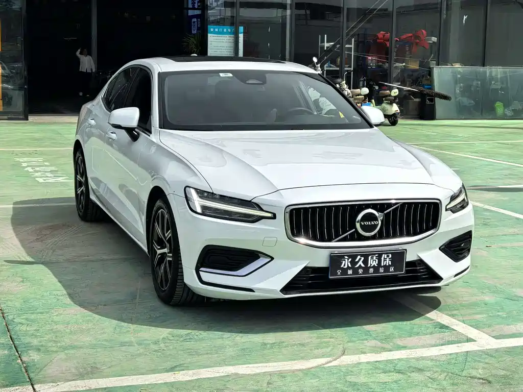 Volvo S60 2022 — фото 2
