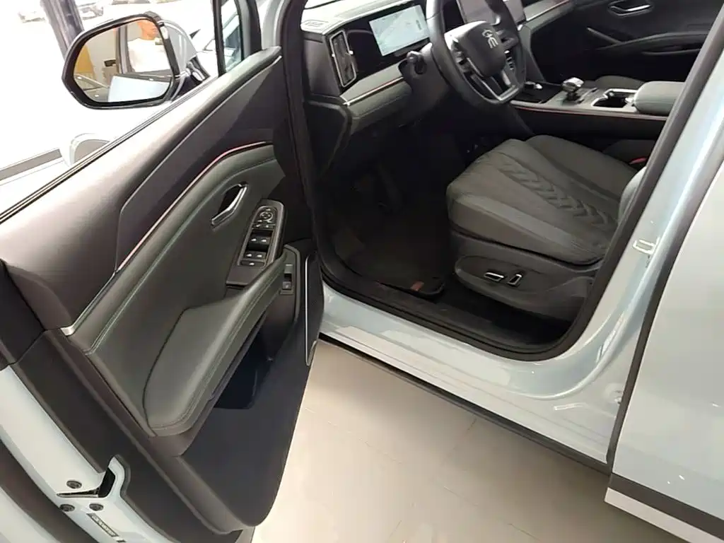BYD Song L DM-i 2025 — фото 16
