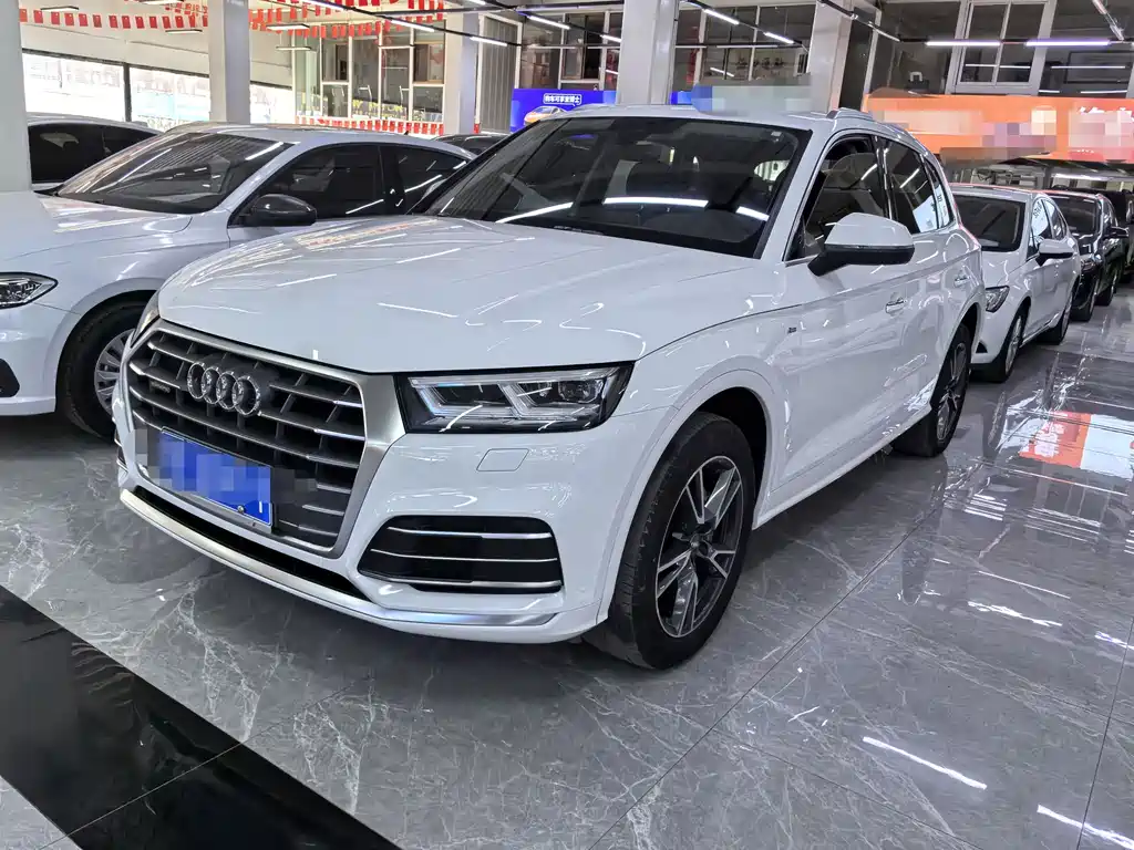 Audi Q5L 2020 — фото 1