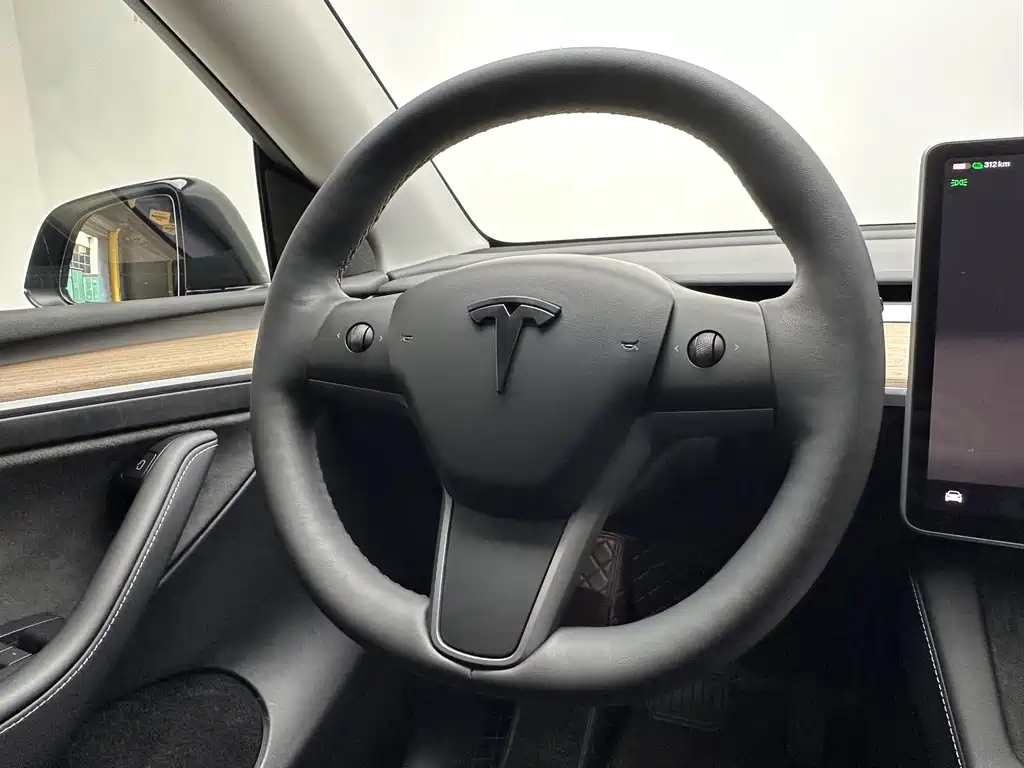 Tesla Model Y 2022 — фото 10