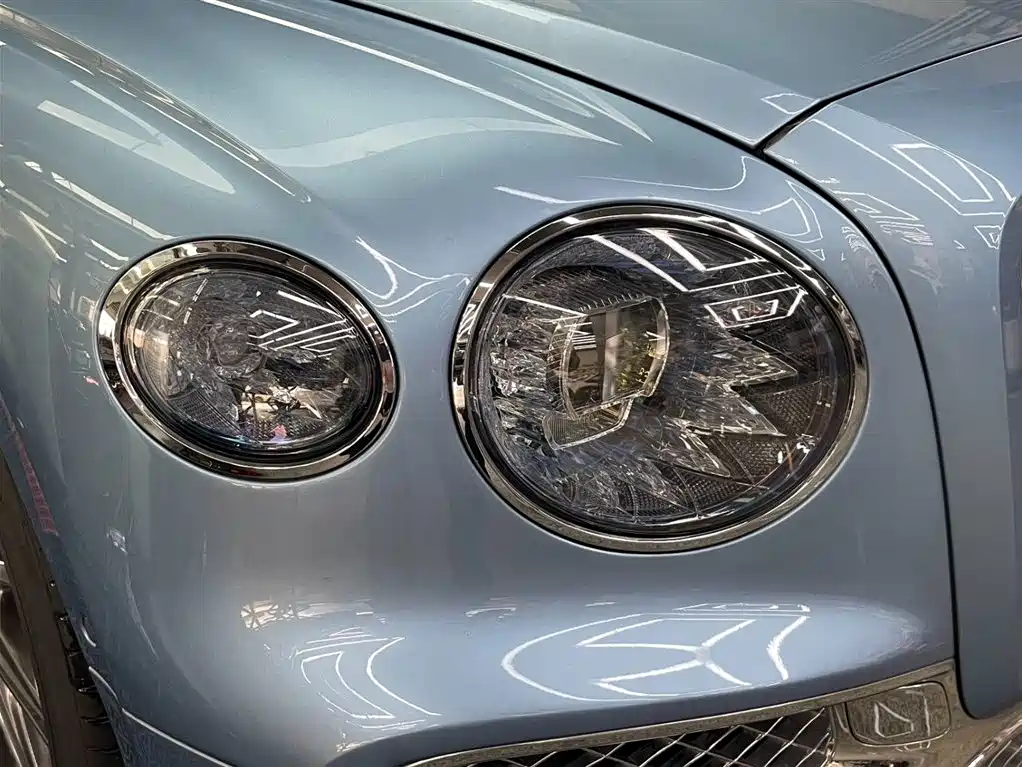 Bentley Flying Spur 2021 — фото 10