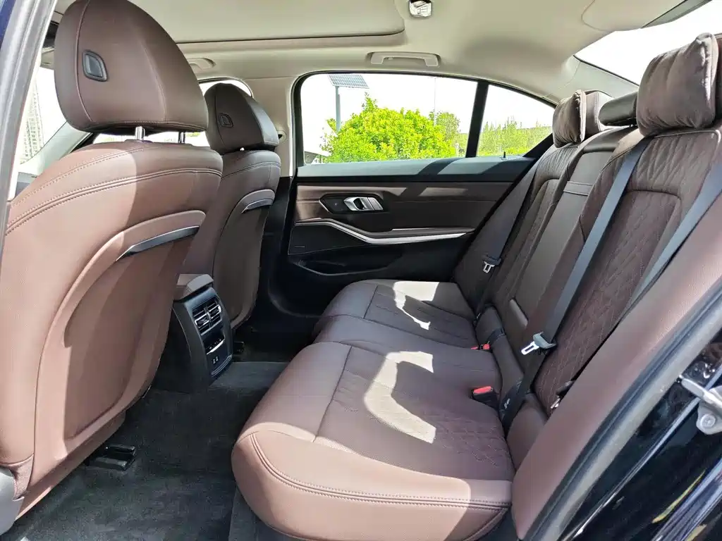 BMW 3 Series 2025 — фото 15