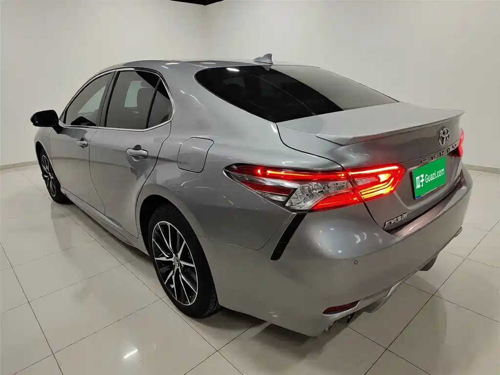 Toyota Camry 2022 — фото 5