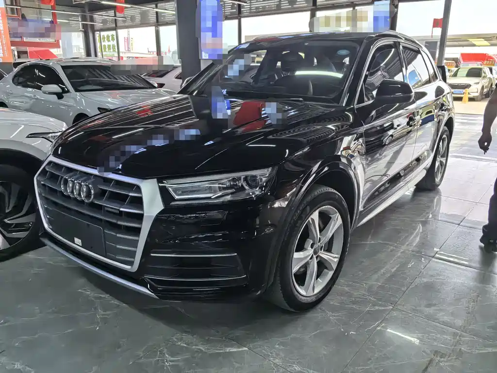 Audi Q5L 2018 — фото 1