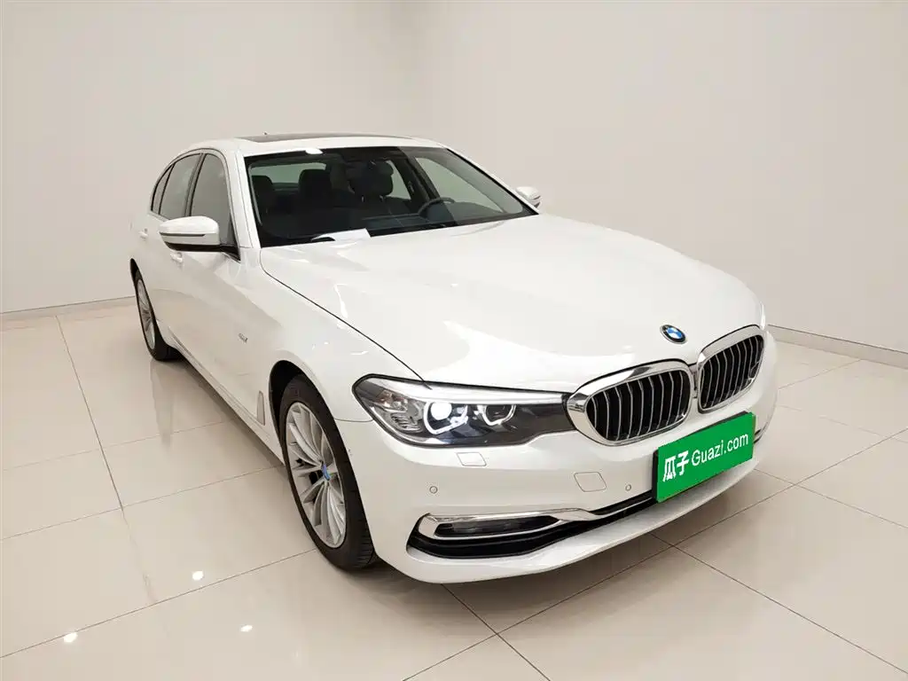 BMW 5 Series 2018 — фото 22