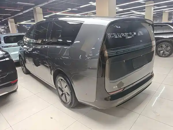 Li Auto MEGA 2024