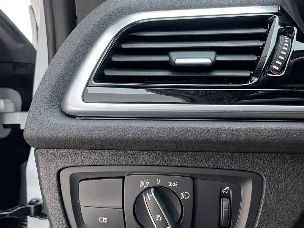 BMW 1 Series 2023 — фото 15