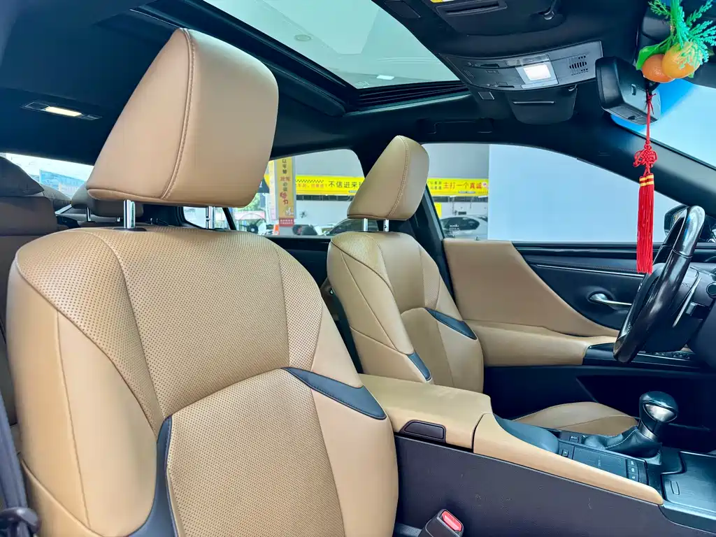 Lexus ES 2019 — фото 14