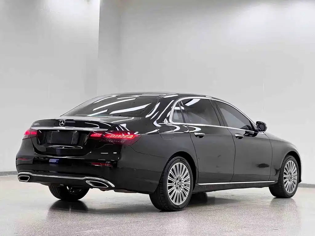 Mercedes-Benz E-Class 2023 — фото 30