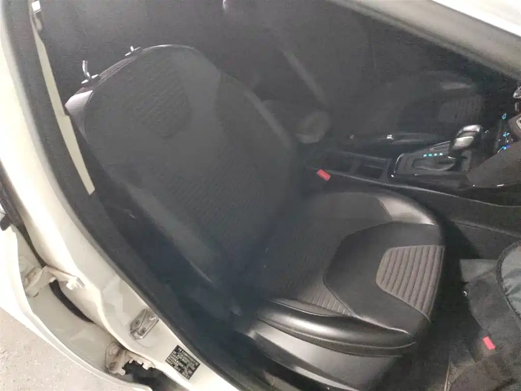 Ford Focus 2019 — фото 20