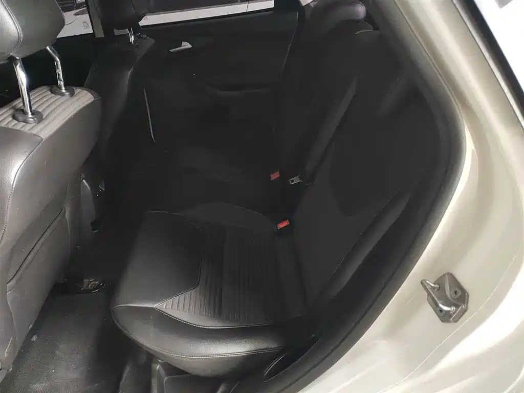 Ford Focus 2019 — фото 13