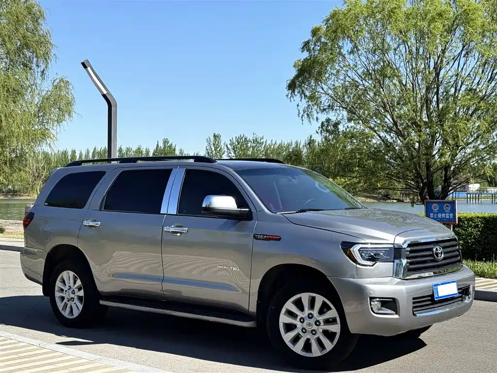 Toyota Sequoia 2013 — фото 4
