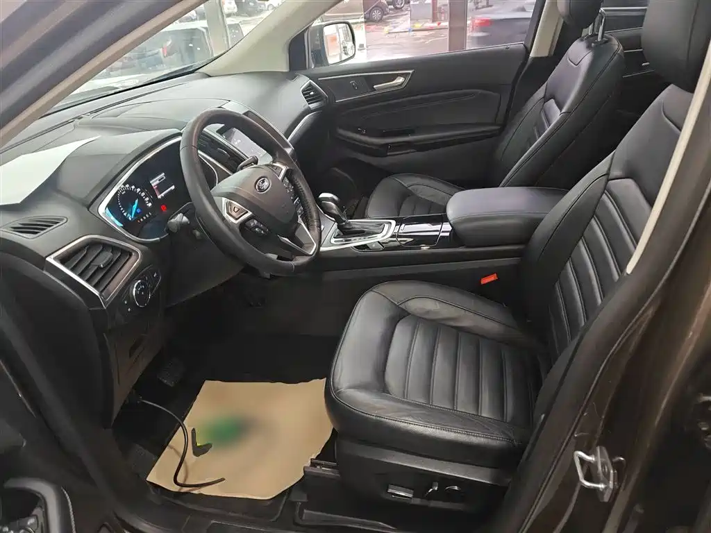 Ford Edge 2016 — фото 11