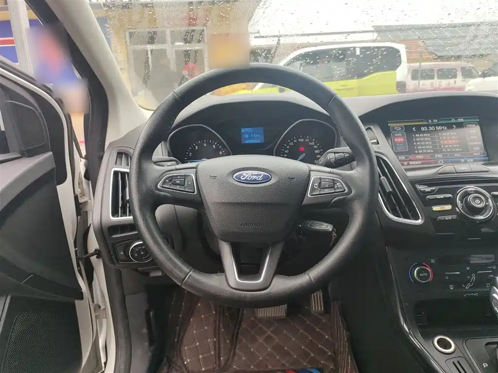 Ford Focus 2017 — фото 11