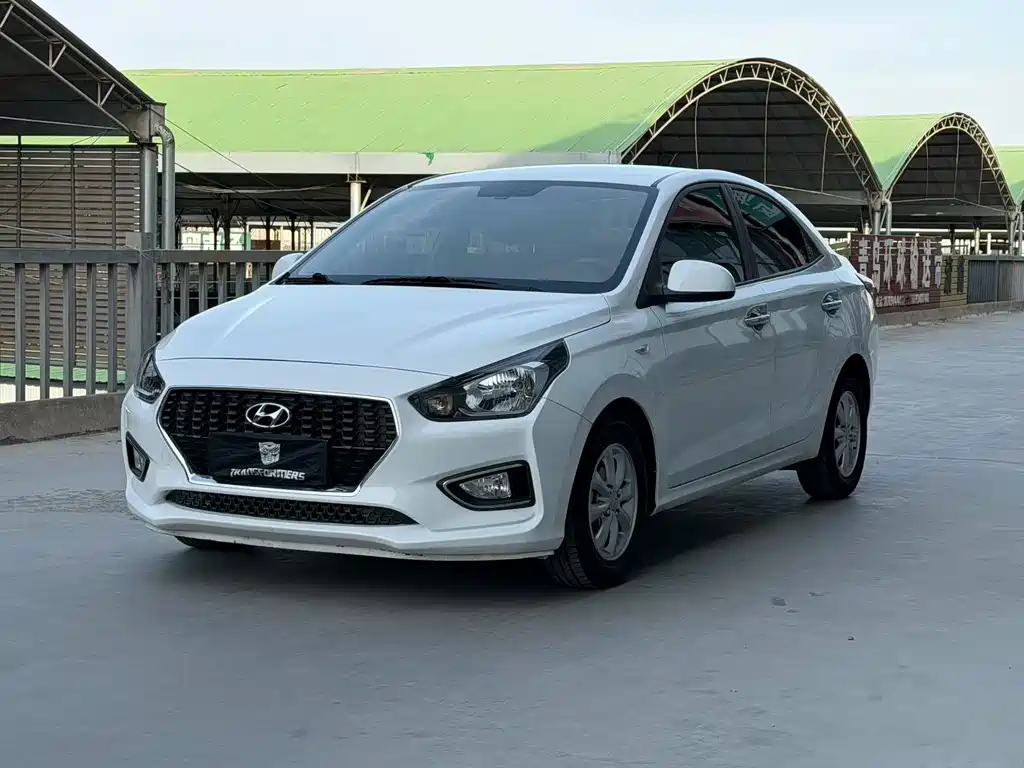 Hyundai Verna 2018 — фото 1