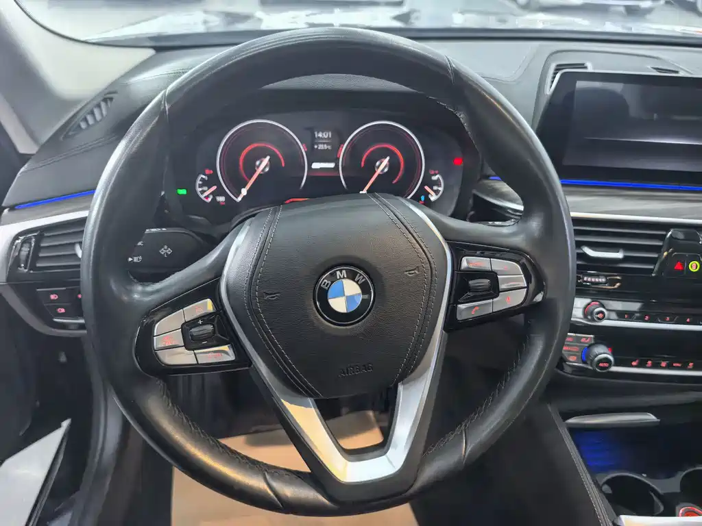 BMW 5 Series New Energy 2018 — фото 10