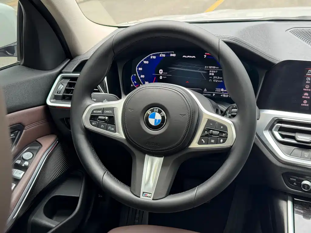 BMW 3 Series 2019 — фото 20