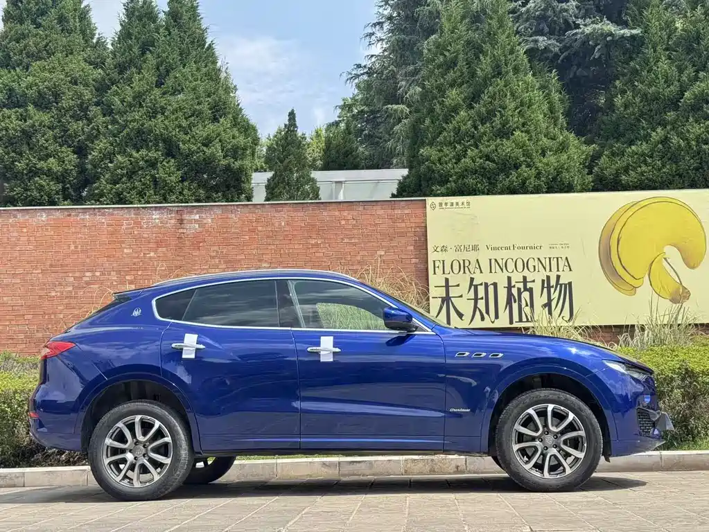 Maserati Levante 2018 — фото 28