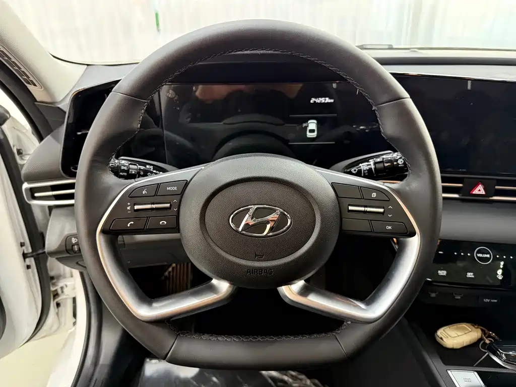 Hyundai Elantra 2022 — фото 14