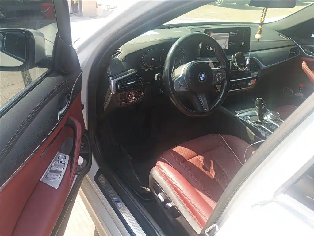BMW 5 Series 2022 — фото 12