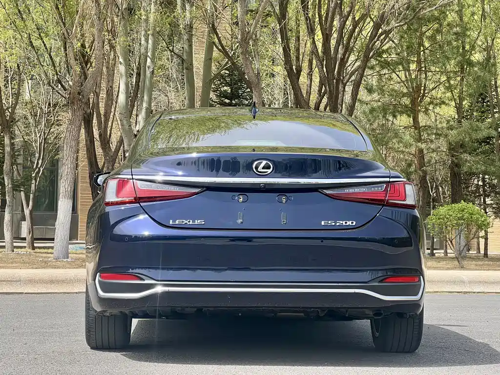 Lexus ES 2020 — фото 9