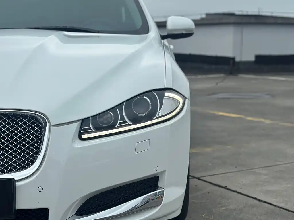 Jaguar XF 2014 — фото 11