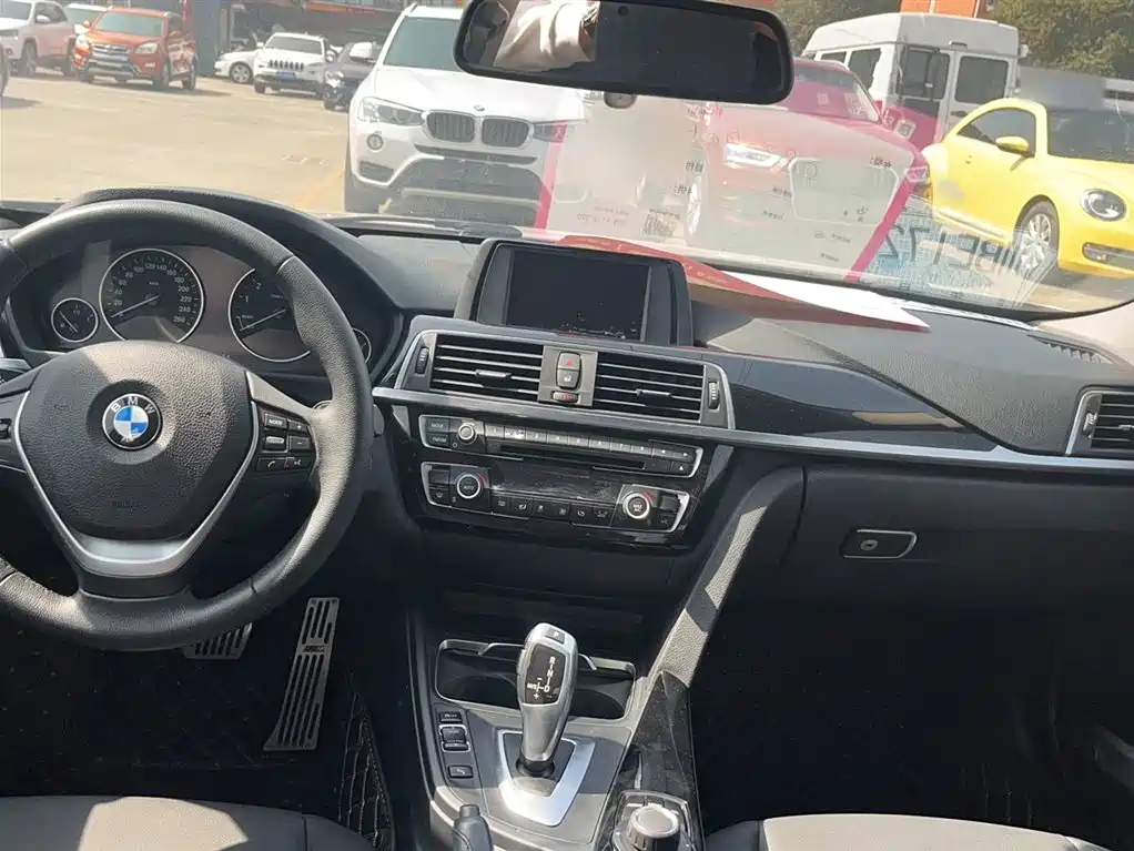BMW 3 Series 2017 — фото 16