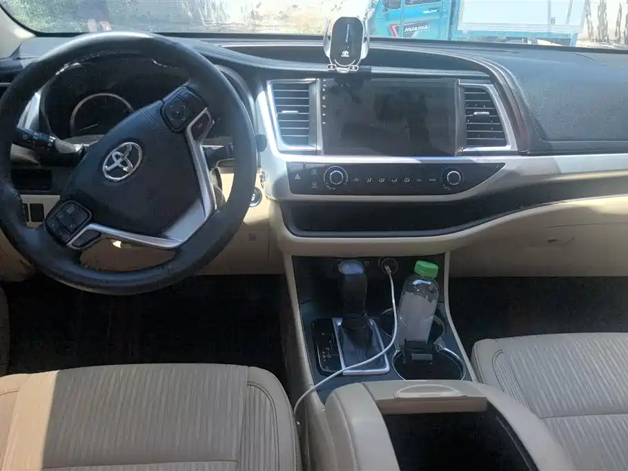 Toyota Highlander 2020 — фото 13