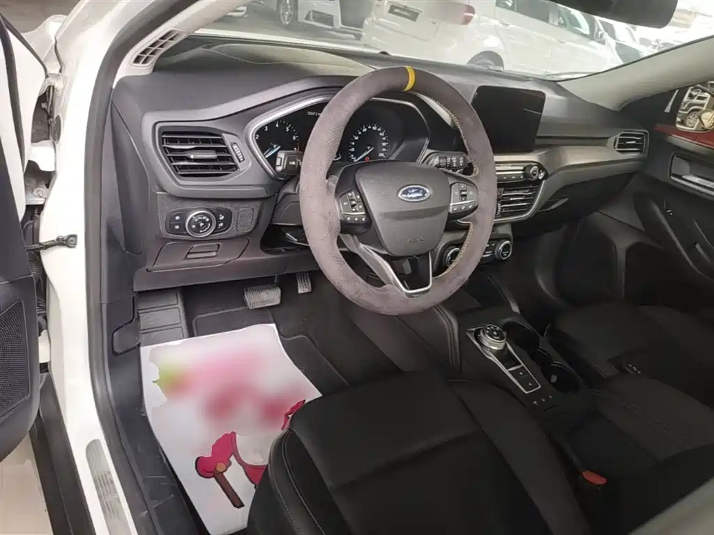 Ford Focus 2019 — фото 10