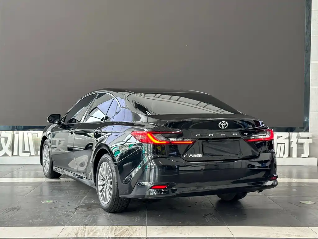Toyota Camry 2025 — фото 4