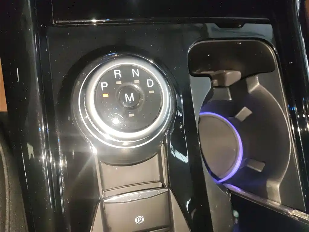 Ford Explorer 2021 — фото 10
