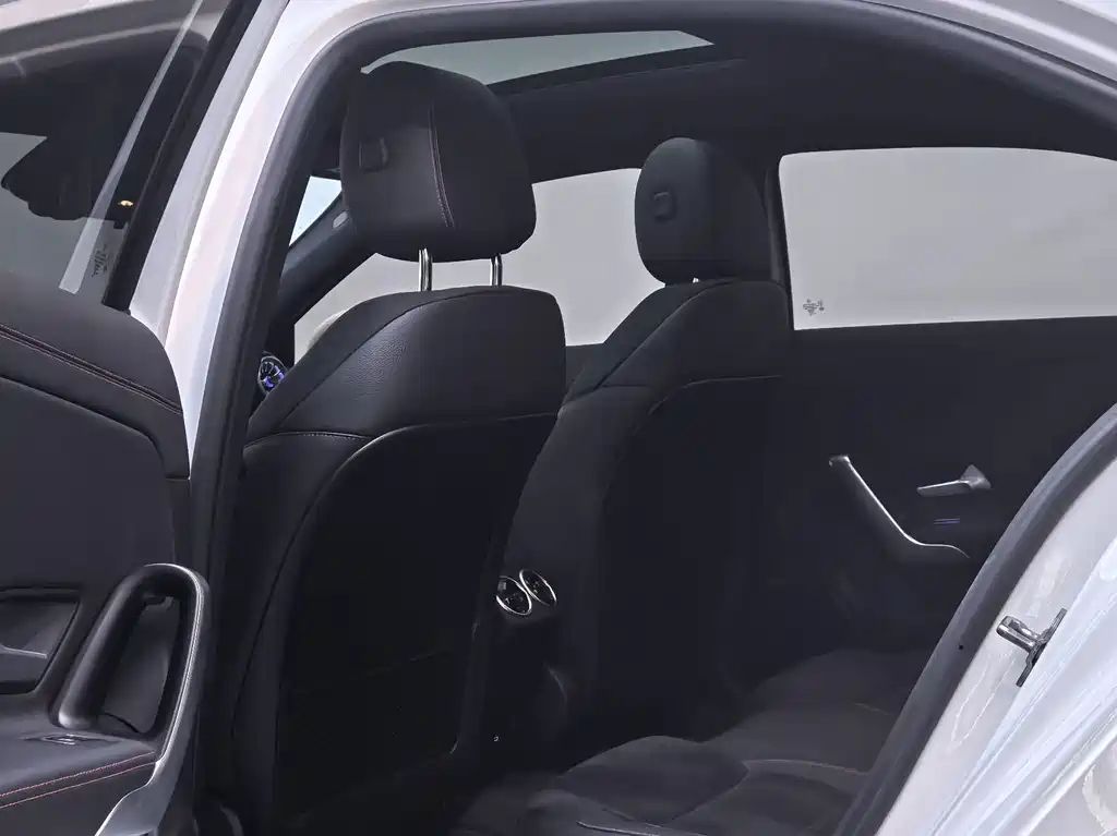 Mercedes-Benz A-Class 2024 — фото 8