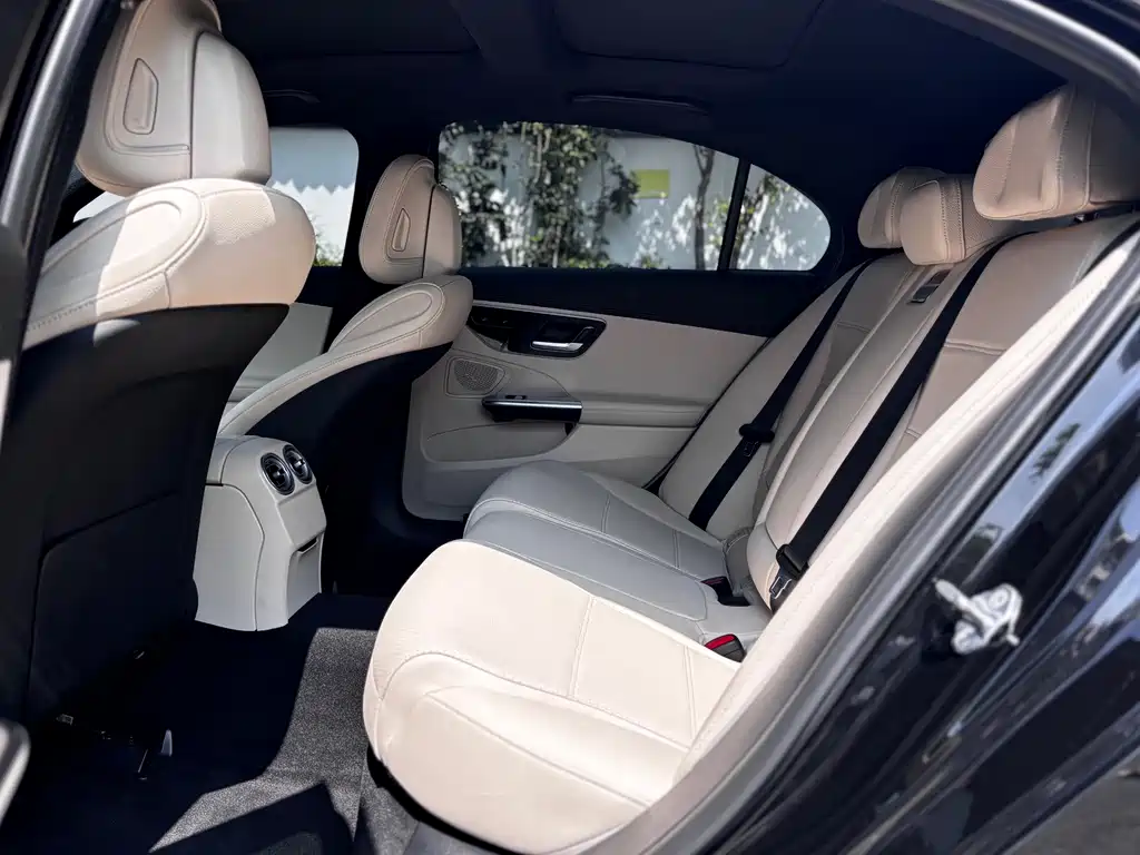 Mercedes-Benz C-Class 2023 — фото 12