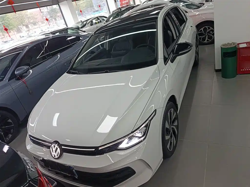 Volkswagen Golf 2025