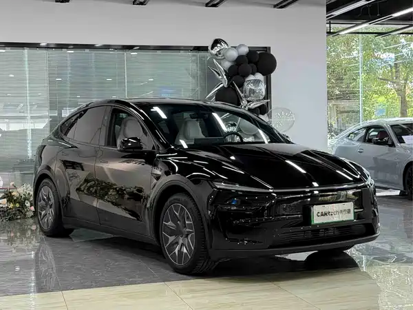 Tesla Model Y L 2026