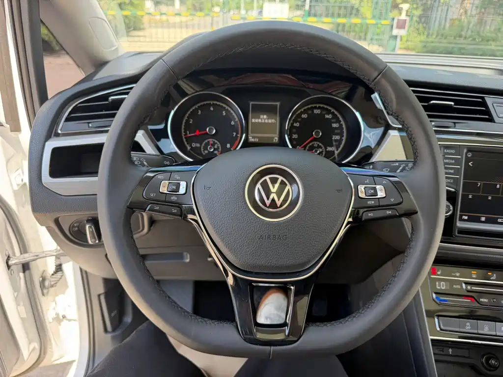 Volkswagen Touran 2022 — фото 22