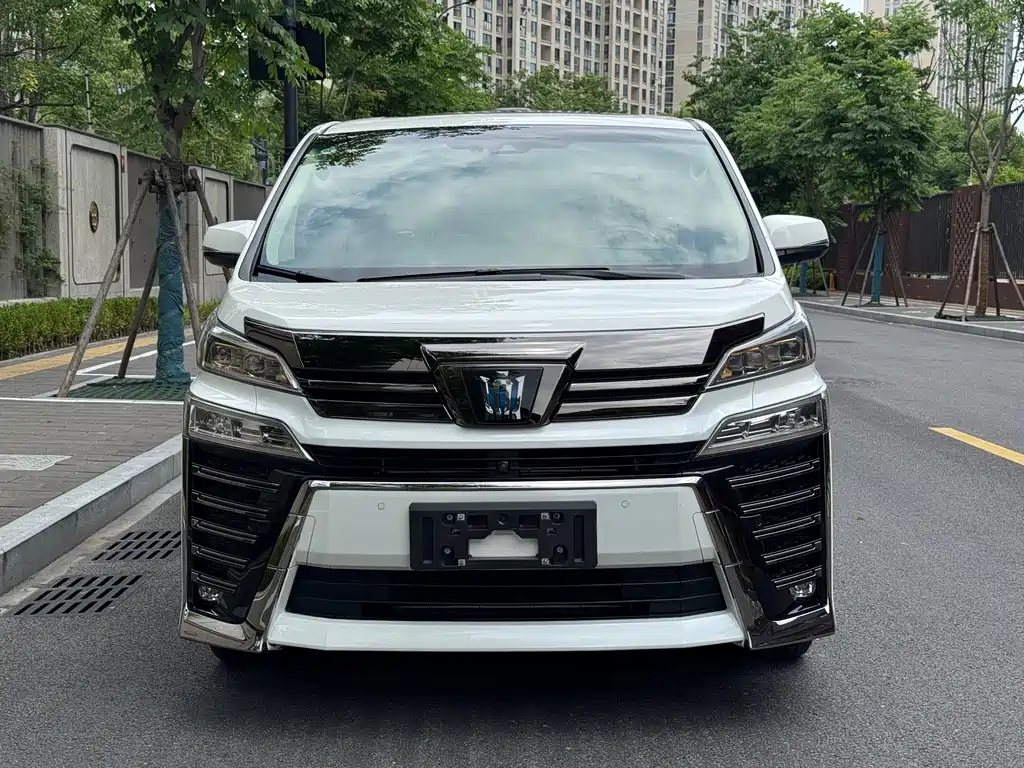 Toyota Vellfire 2023 — фото 2