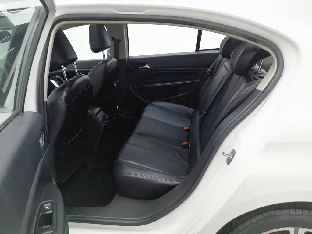 Peugeot 408 2014 — фото 15