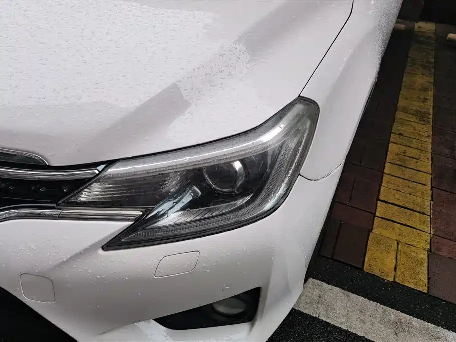 Toyota Reiz 2015