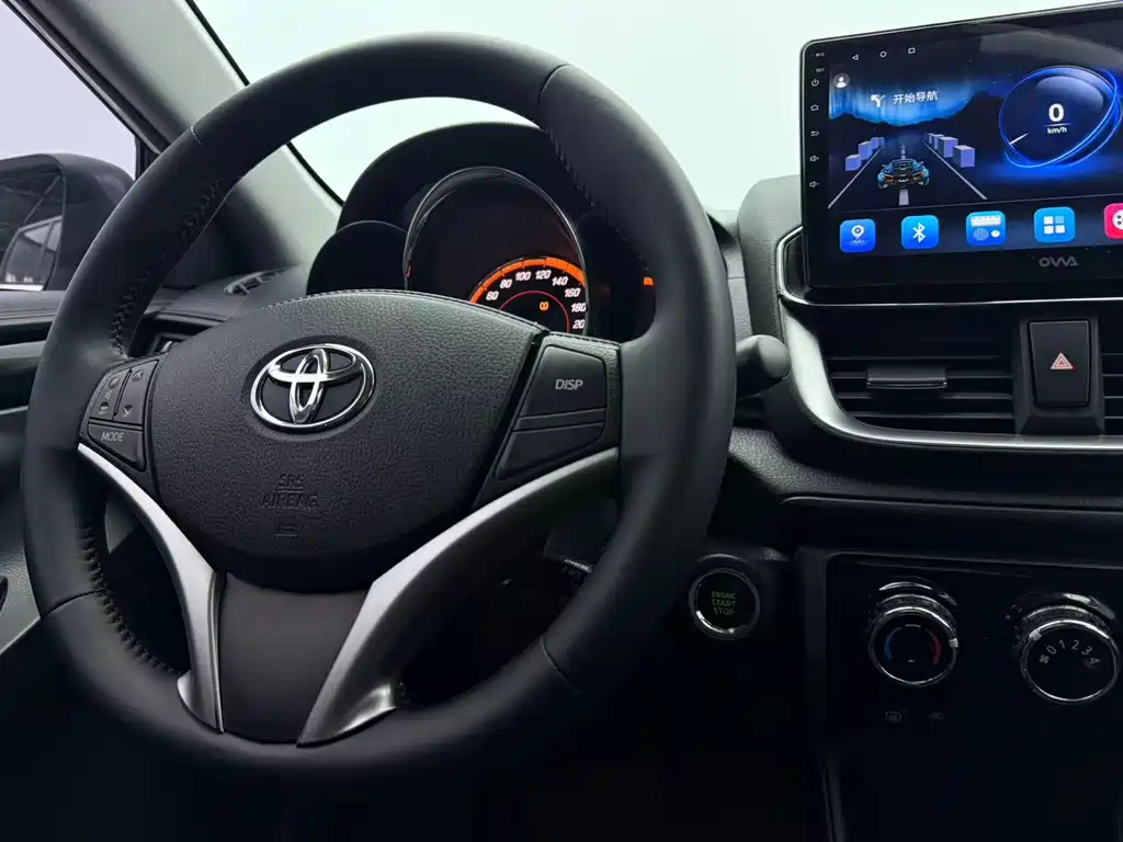 Toyota Yaris L 2023 — фото 12