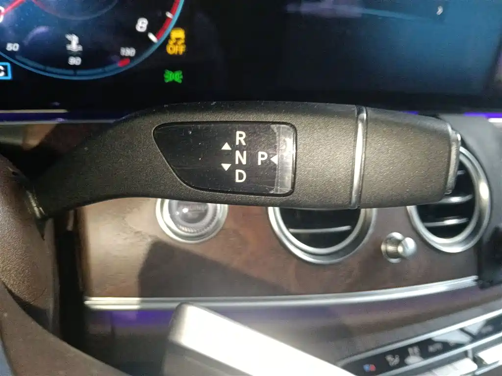 Mercedes-Benz E-Class 2023 — фото 10