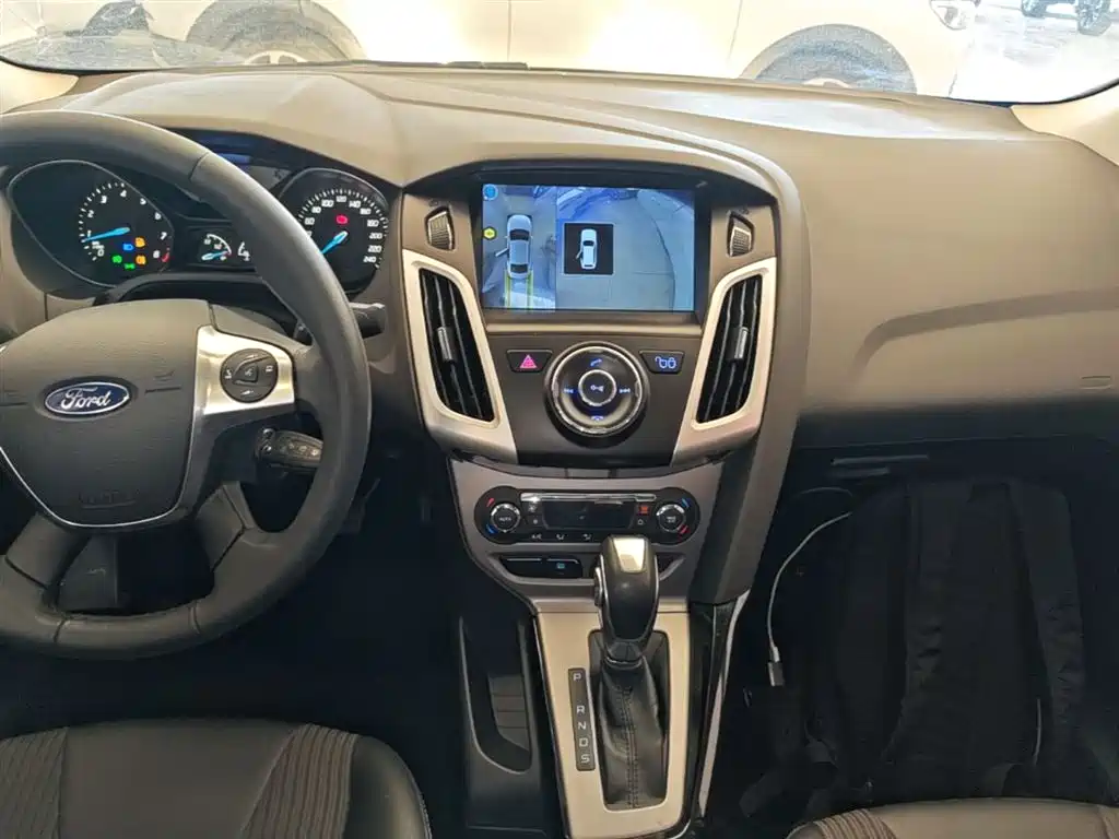 Ford Focus 2015 — фото 13