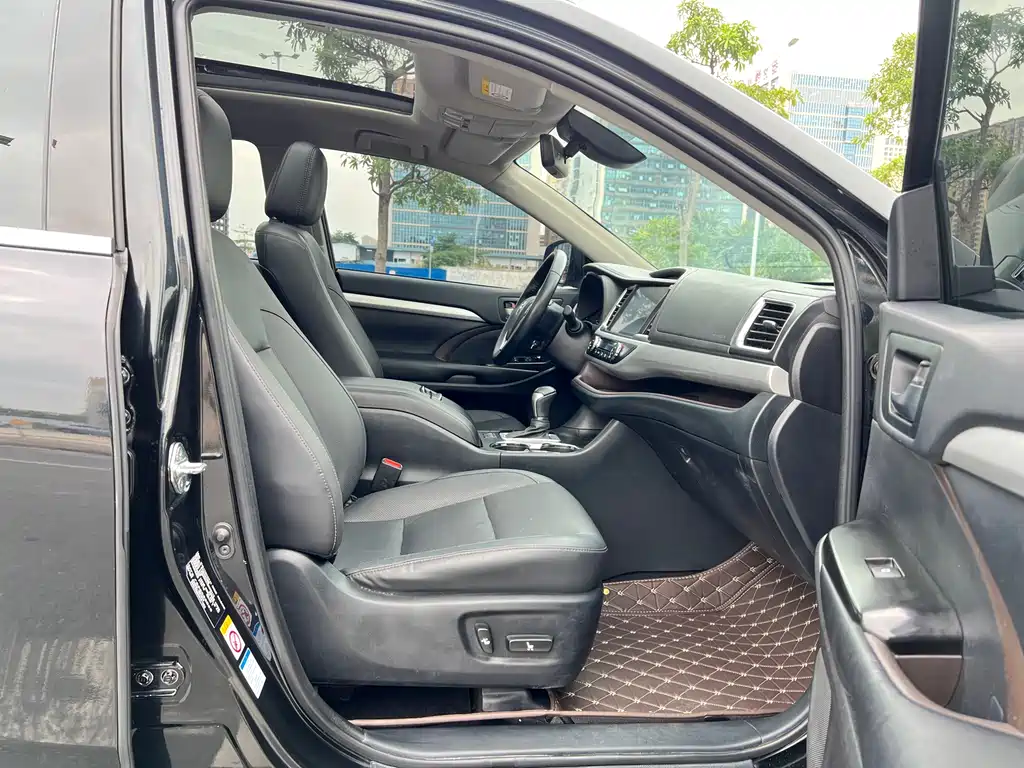 Toyota Highlander 2021 — фото 17