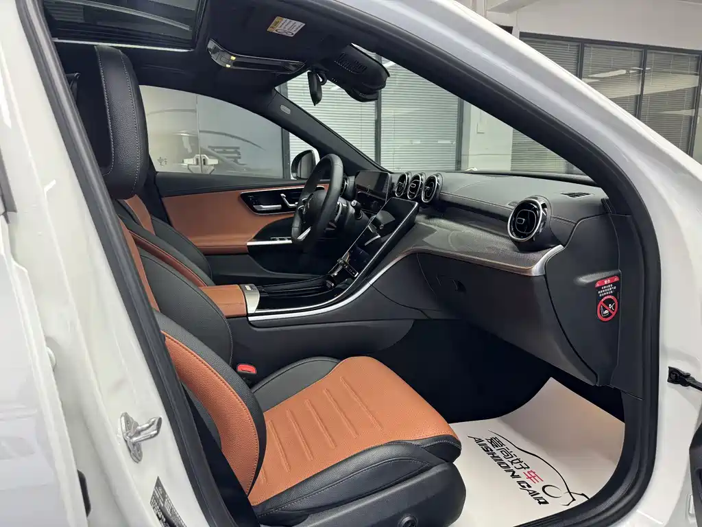 Mercedes-Benz C-Class 2023 — фото 12